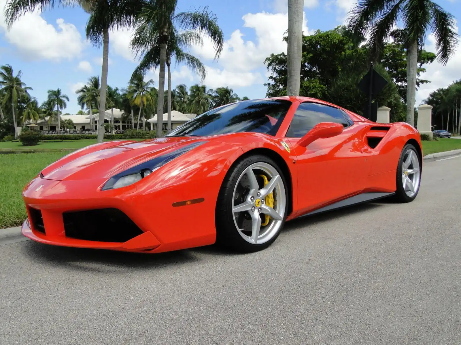 2018 Ferrari 488 Base's photo