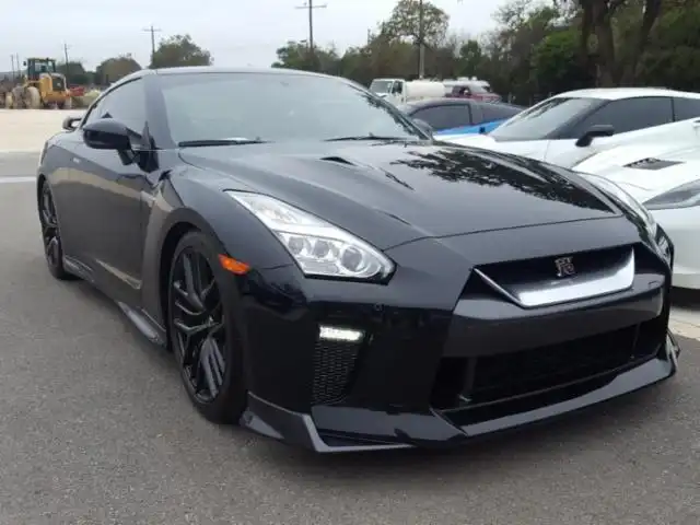 2017 Nissan GT-R Premium's photo
