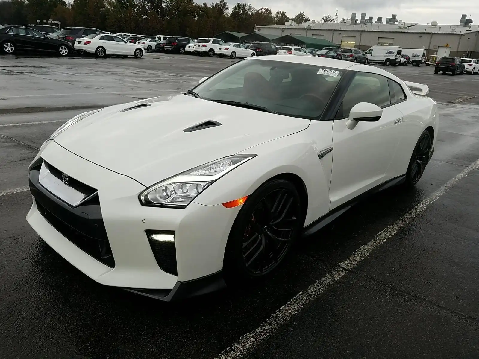 2018 Nissan GT-R Premium's photo