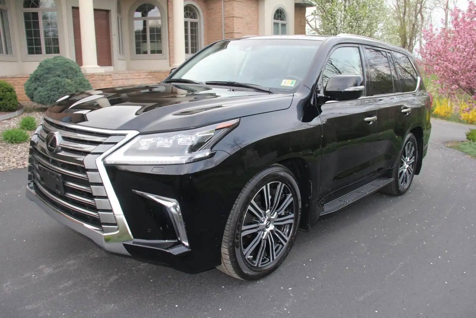 2019 Lexus LX 600 570 THREE-ROW's photo