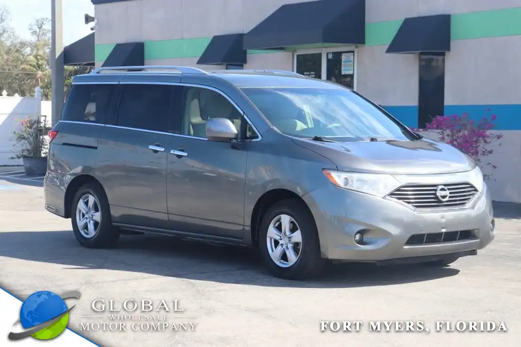 2016 Nissan Quest SV's photo