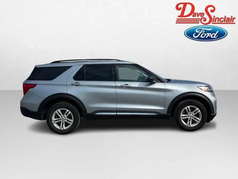2024 Ford Explorer XLT 4WD photo 5