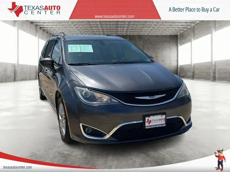 2018 Chrysler Pacifica Touring L's photo