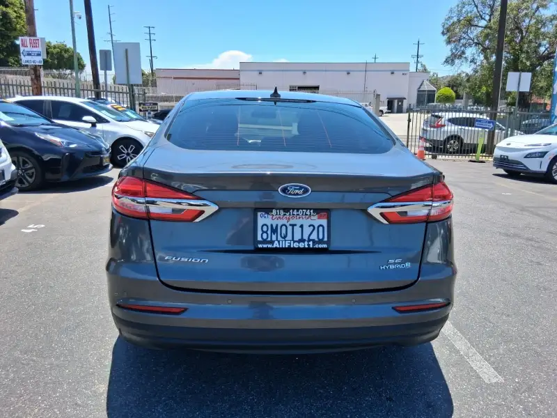 2019 Ford Fusion SE's photo