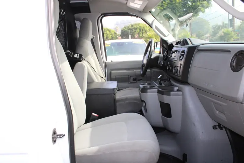 2013 Ford E-Series E-150 Van photo 4