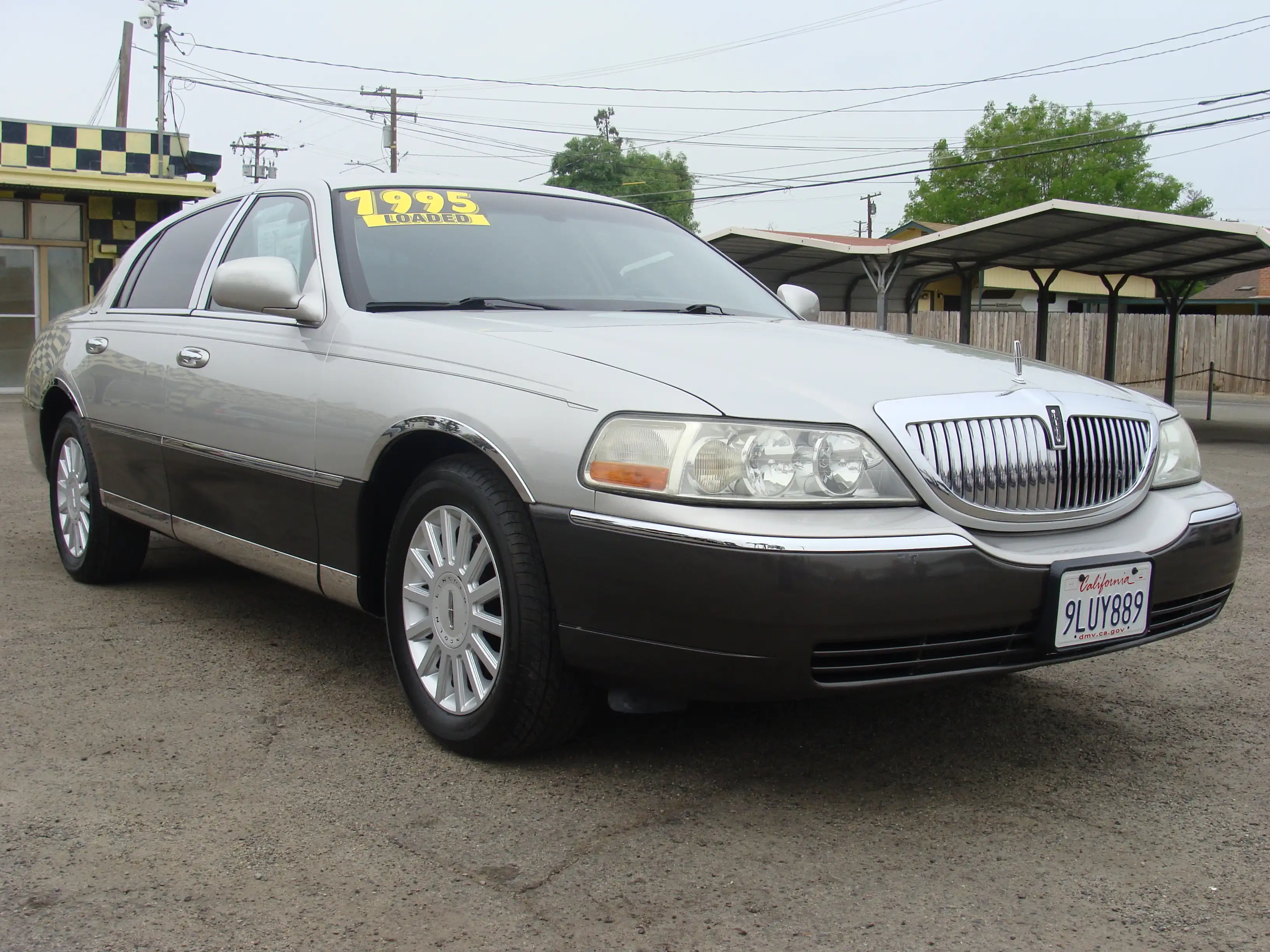 2005 Lincoln Town Car Signature's photo