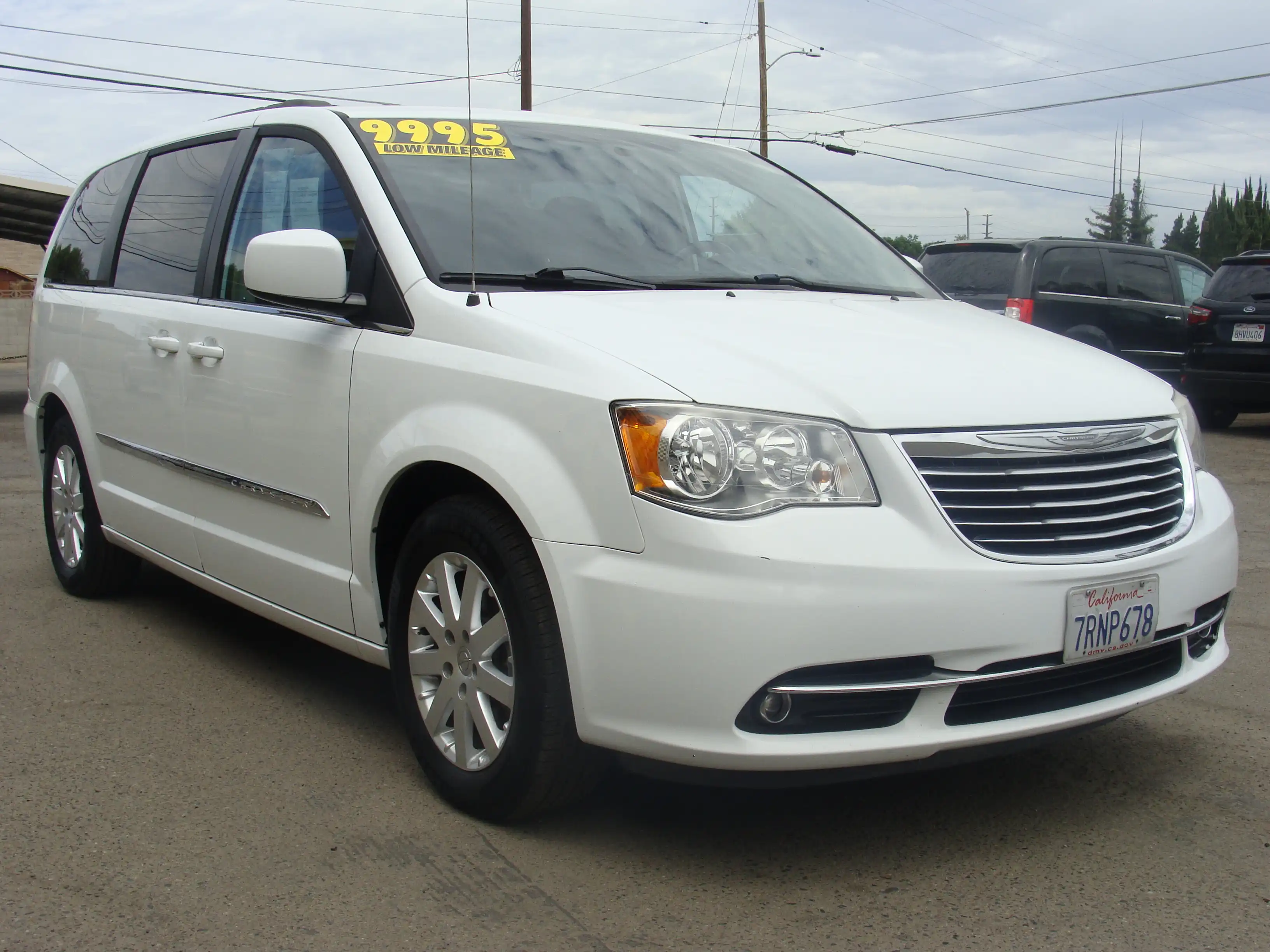 2016 Chrysler Town & Country Touring's photo