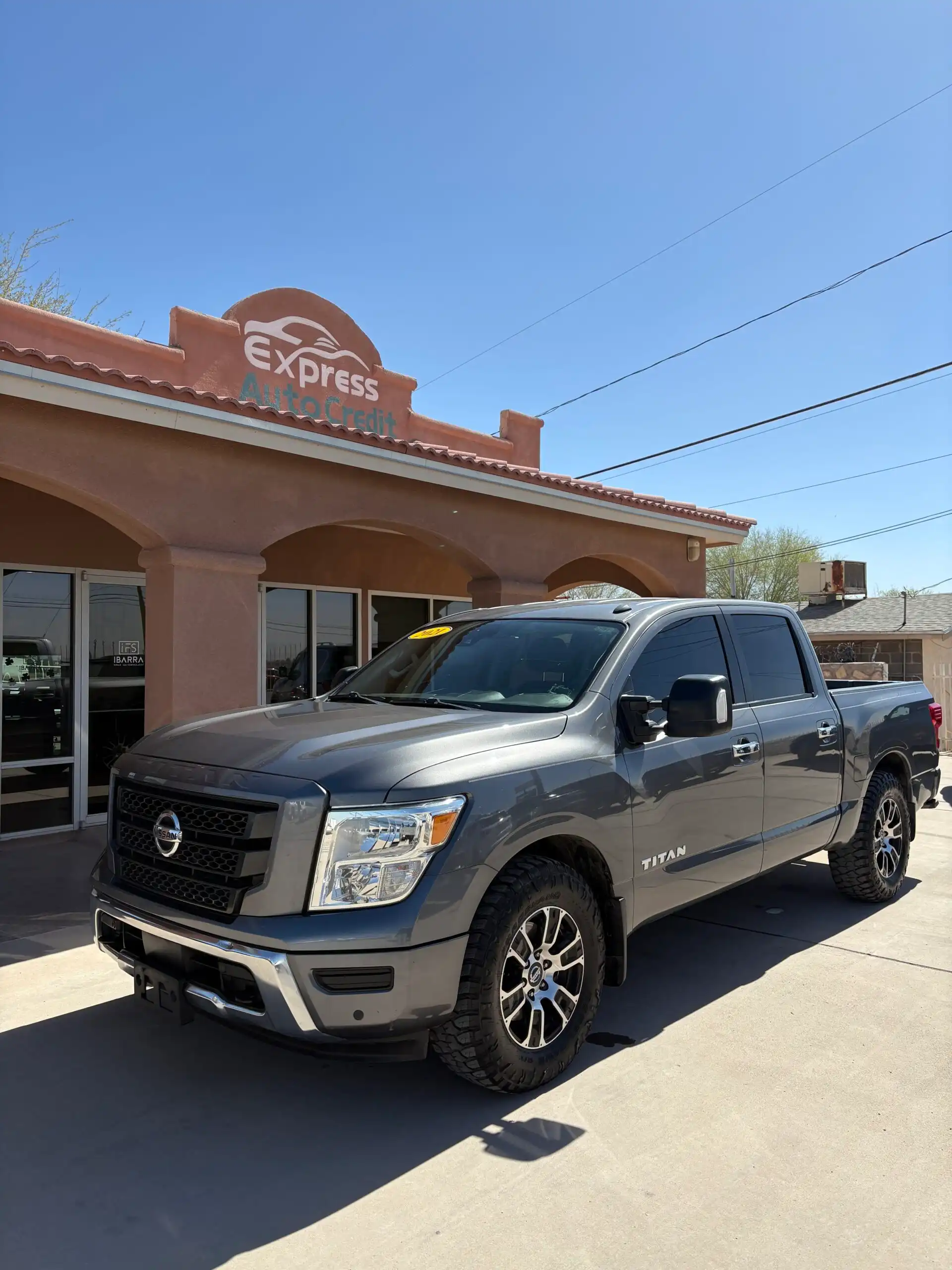 2021 Nissan Titan SV 4X2 Crew Cab's photo