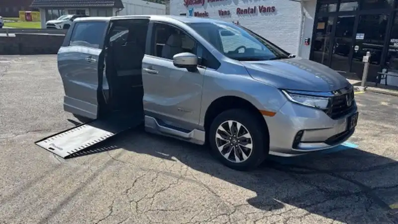 2024 Honda Odyssey EX-L's photo