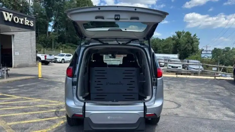 2018 Chrysler Pacifica Touring Plus's photo