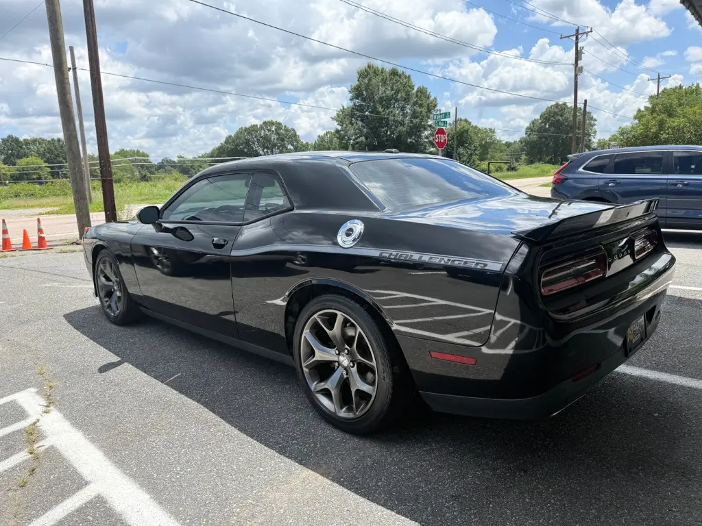 2015 Dodge Challenger SXT photo 5