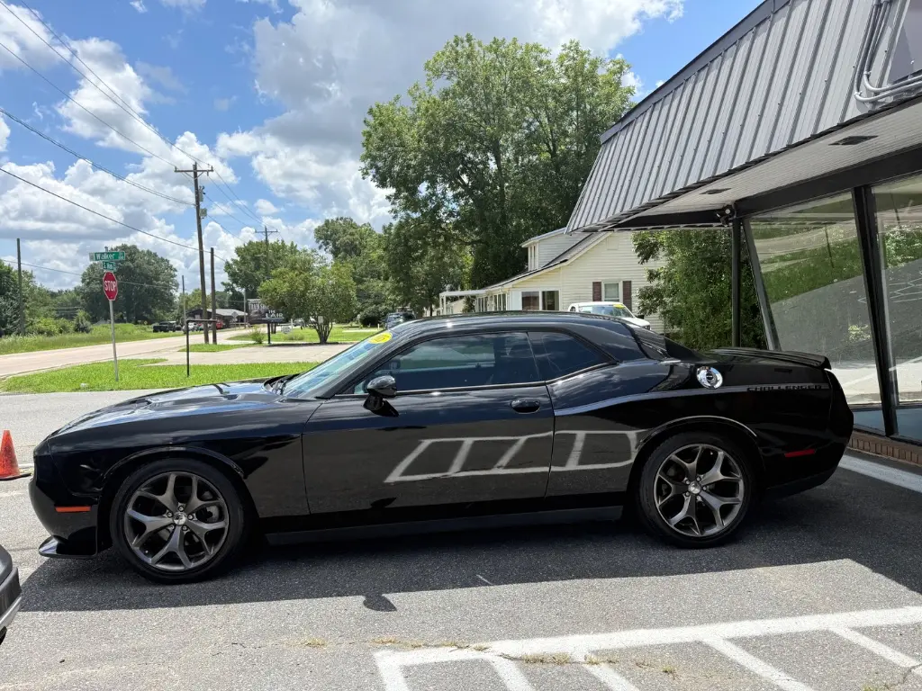 2015 Dodge Challenger SXT photo 4