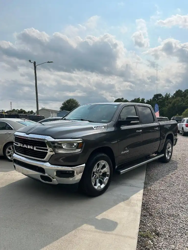 2019 RAM 1500 Big Horn/Lone Star 4x4 Crew Cab 5'7's photo