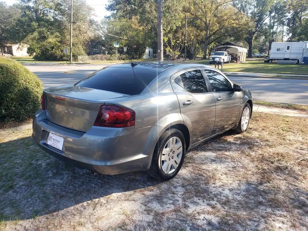 2013 Dodge Avenger SE's photo