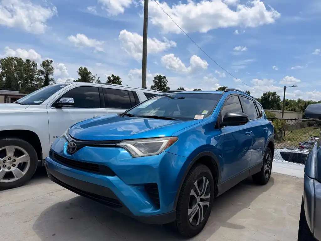 2018 Toyota RAV4 LE's photo