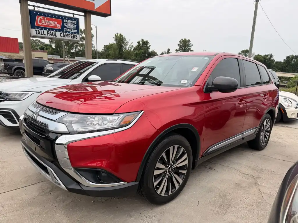 2019 Mitsubishi Outlander ES FWD's photo