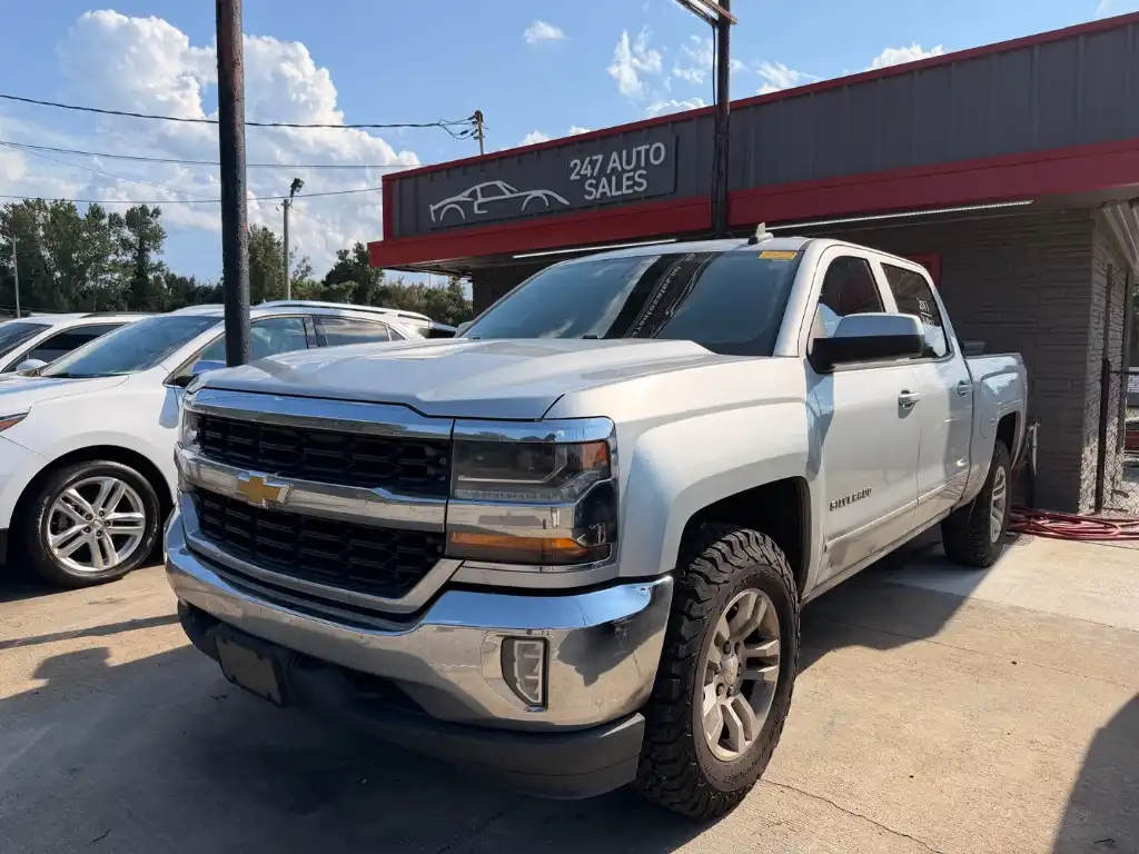 2017 Chevrolet Silverado 1500 LT 4X4 Crew Cab Short Box's photo
