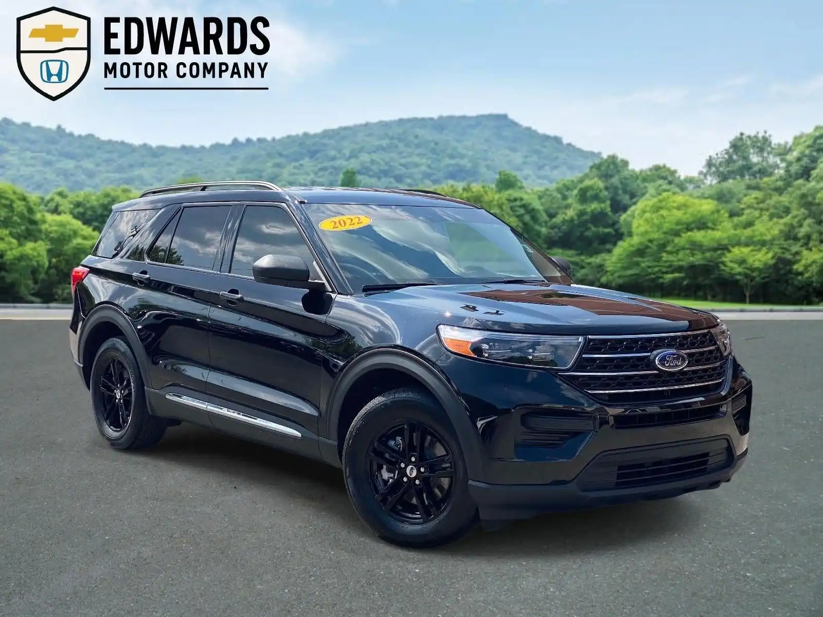 2022 Ford Explorer XLT RWD's photo