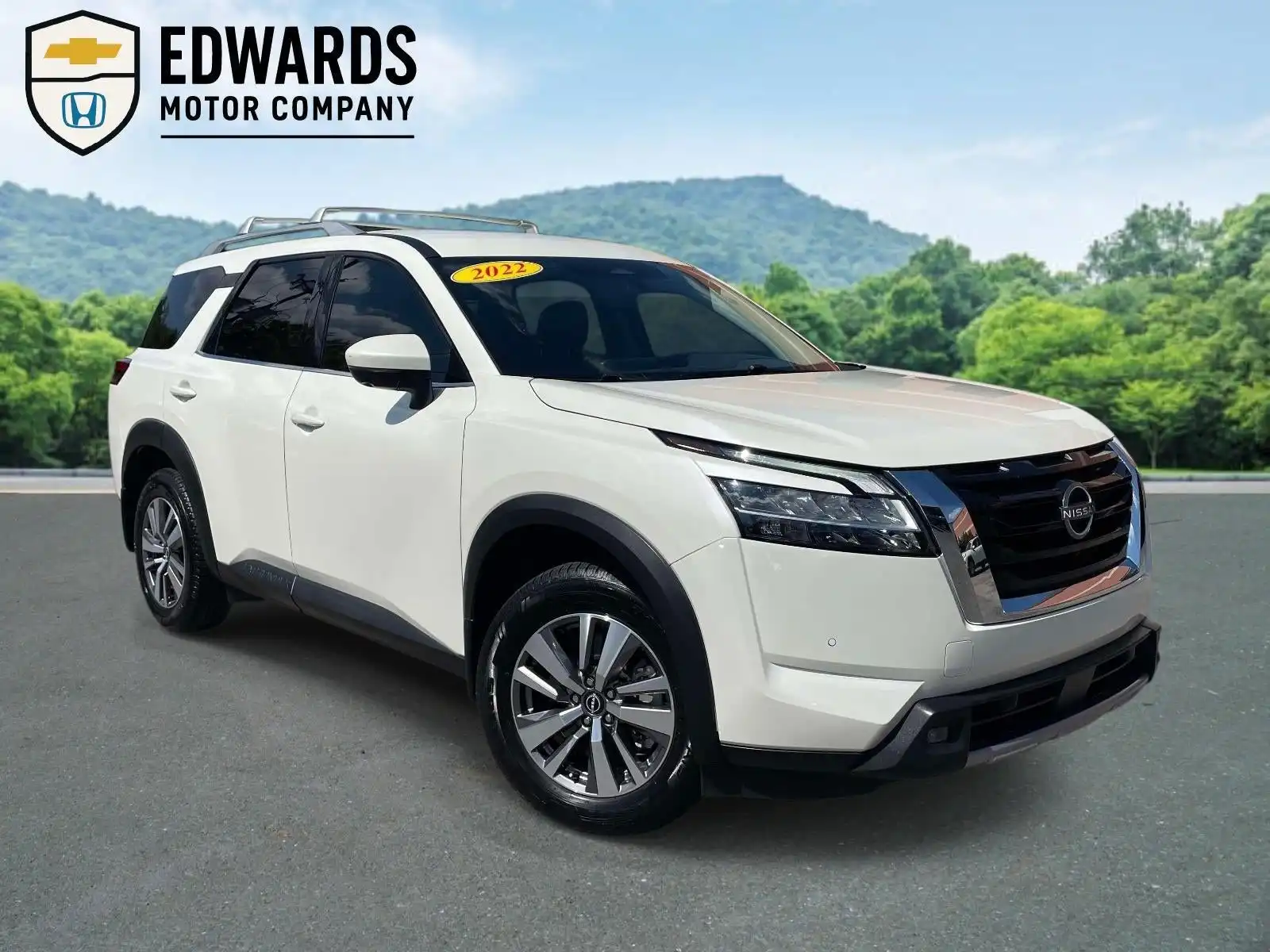 2022 Nissan Pathfinder SL FWD's photo
