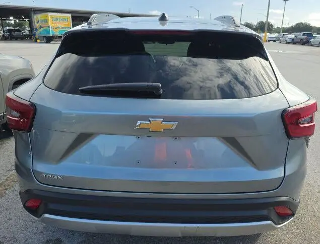 2024 Chevrolet Trax LT photo 3