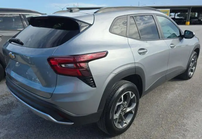 2024 Chevrolet Trax LT photo 4