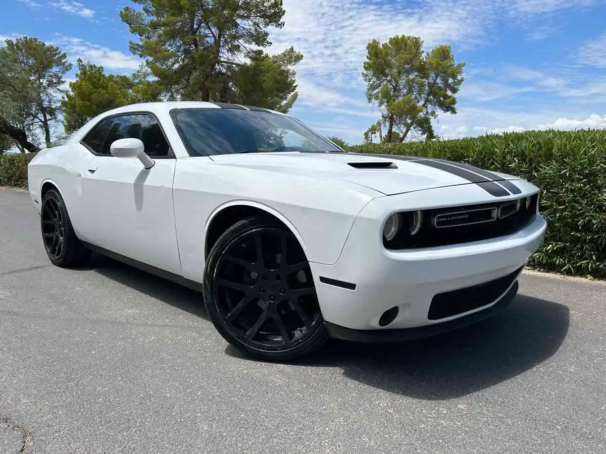 2015 Dodge Challenger SXT's photo