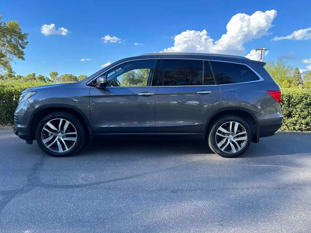 2017 Honda Pilot 4WD Touring's photo