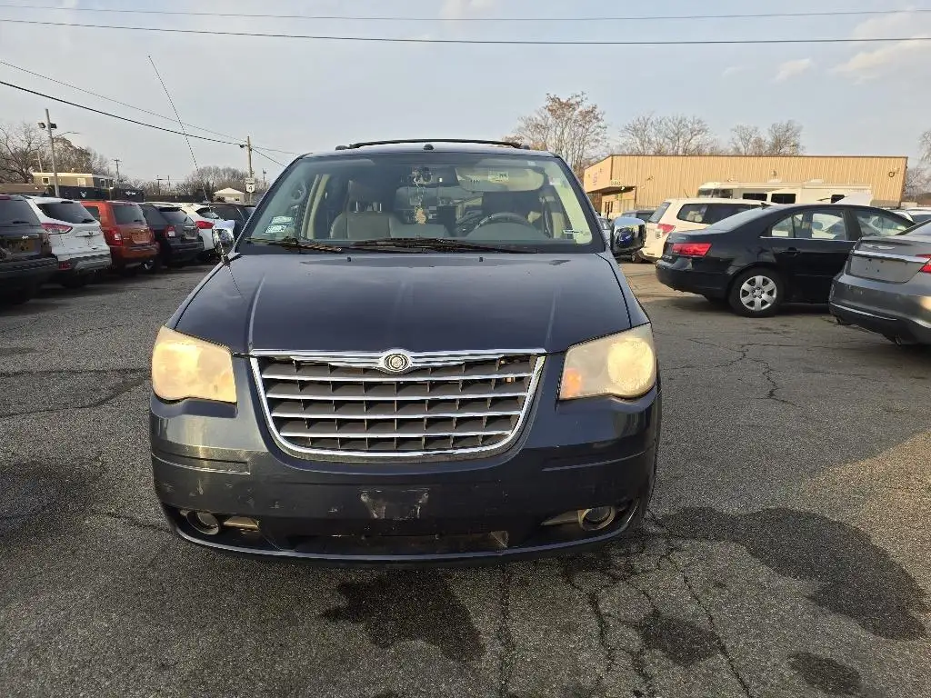 2008 Chrysler Town & Country Touring's photo