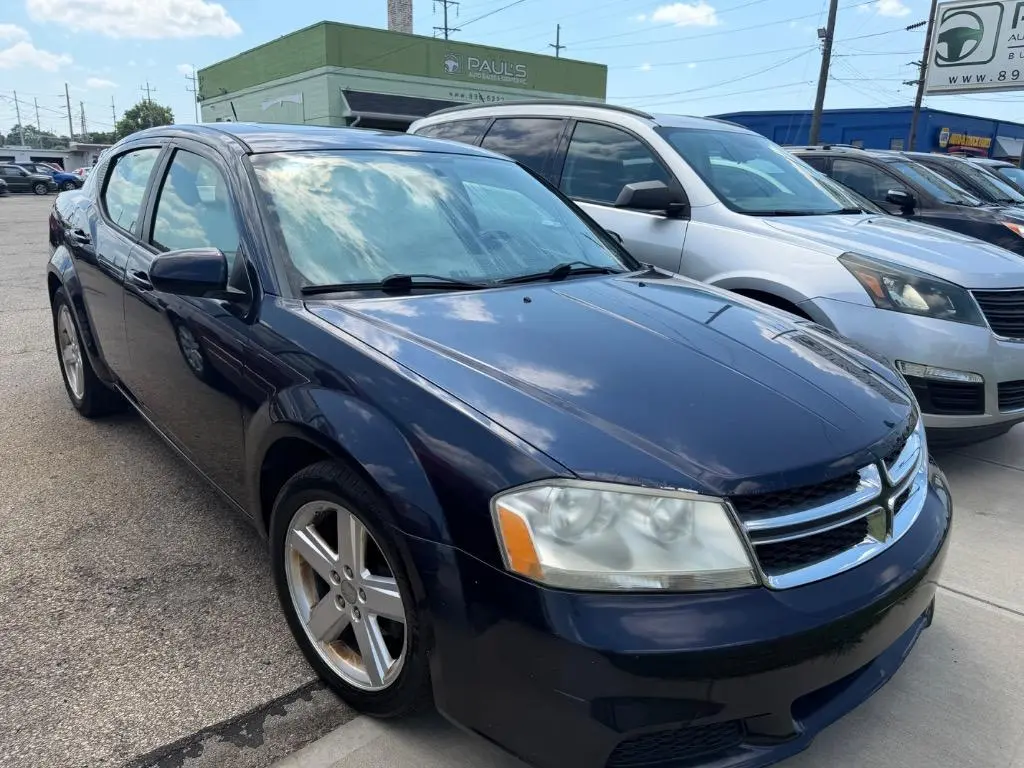2012 Dodge Avenger SXT photo 4