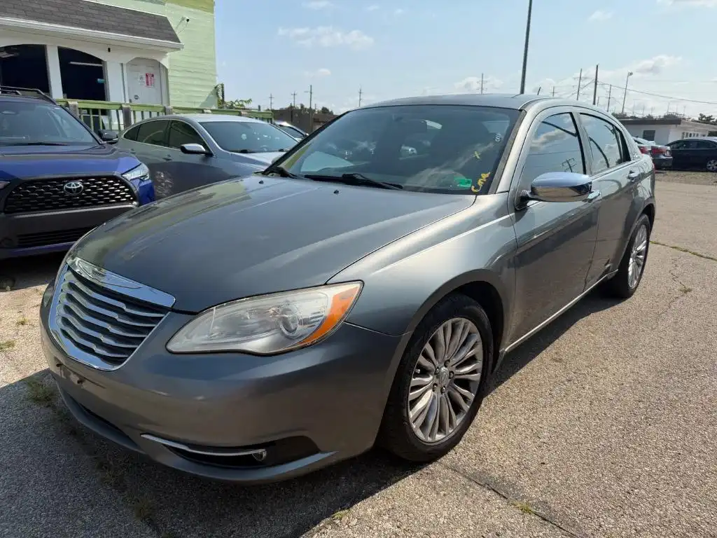 2012 Chrysler 200 Limited's photo