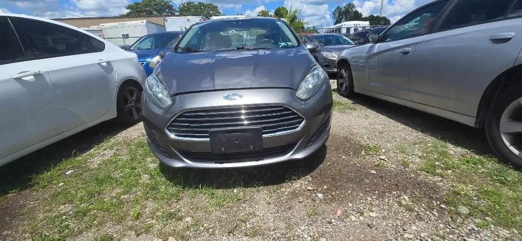 2014 Ford Fiesta SE Sedan's photo