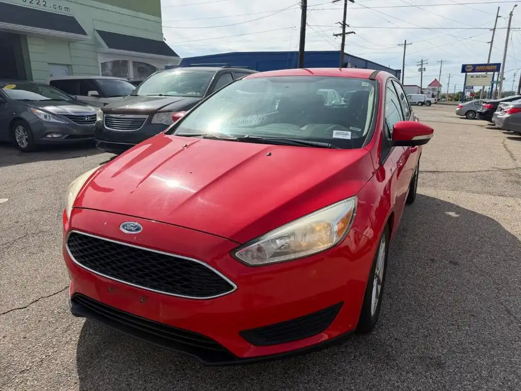 2016 Ford Focus SE Hatchback 5-Door's photo