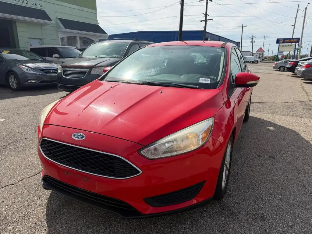 2016 Ford Focus SE Hatchback 5-Door's photo