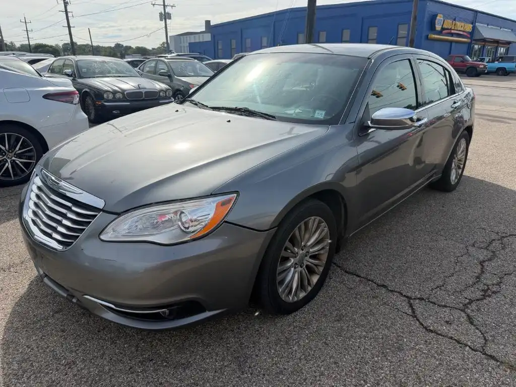 2012 Chrysler 200 Limited's photo