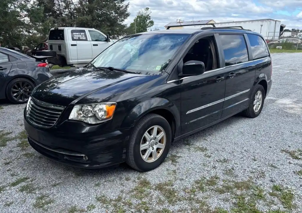2012 Chrysler Town & Country Touring's photo