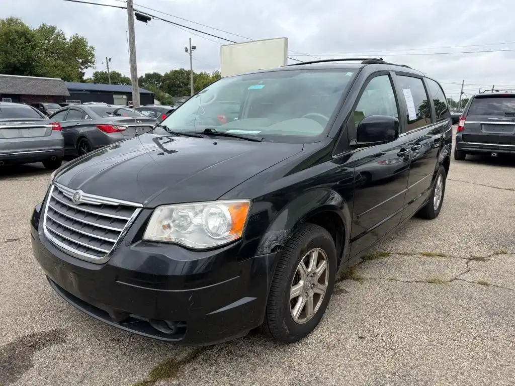 2008 Chrysler Town & Country Touring's photo