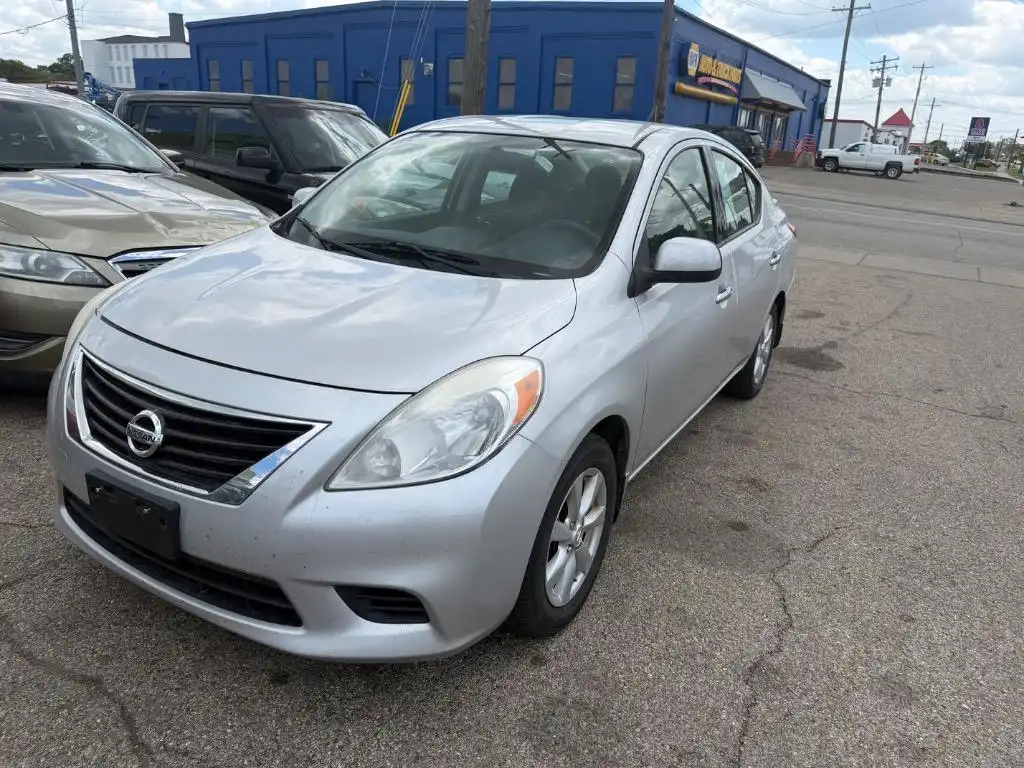 2014 Nissan Versa 1.6 SV CVT's photo
