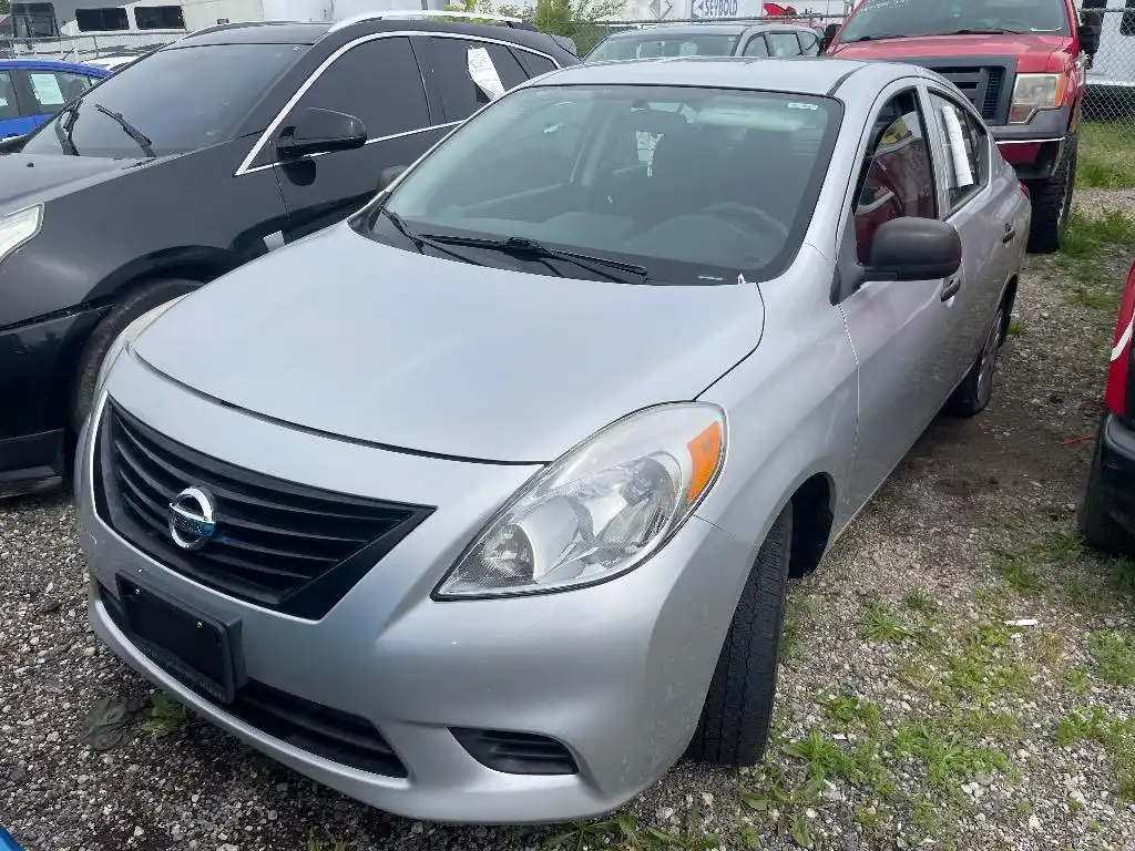 2014 Nissan Versa 1.6 S AT's photo