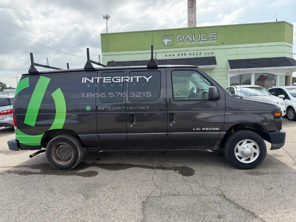 2011 Ford E-Series E-150 Van photo 5