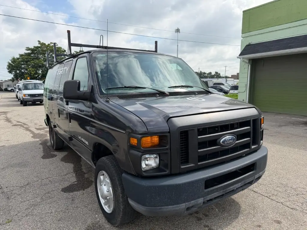 2011 Ford E-Series E-150 Van photo 3