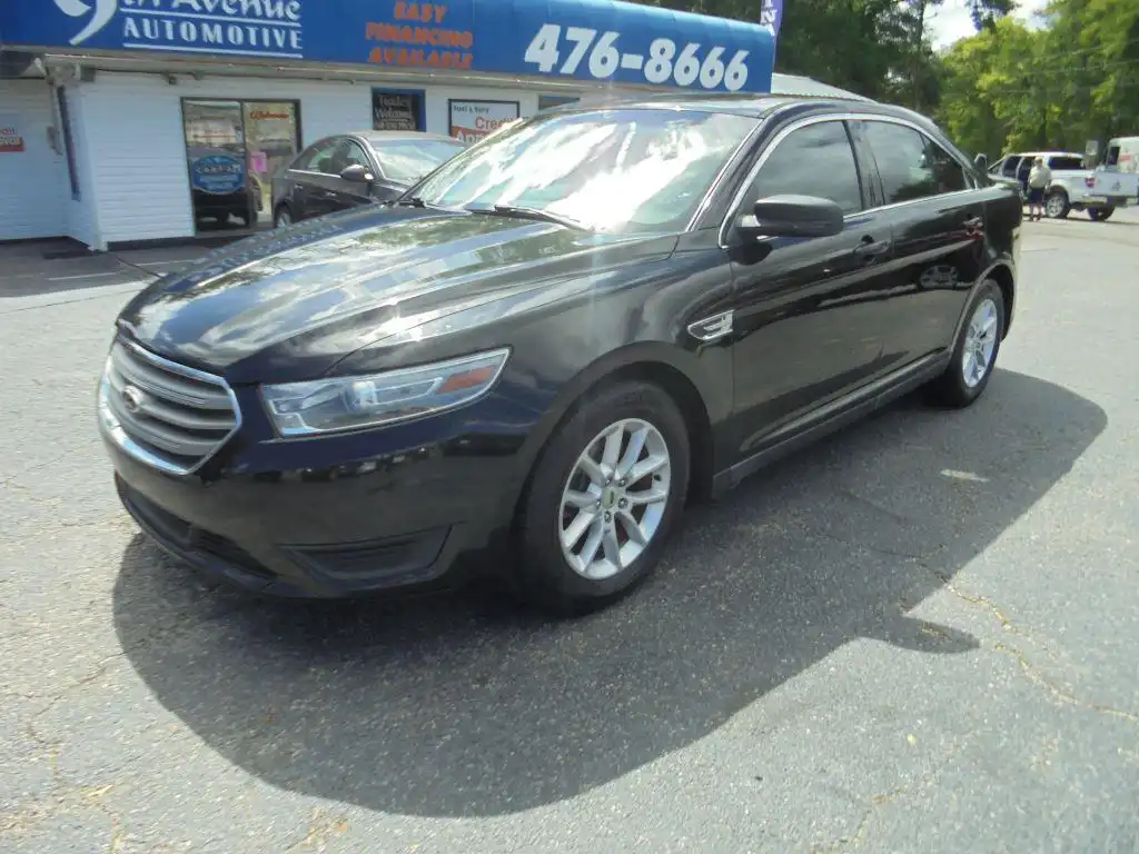 2014 Ford Taurus SE FWD's photo
