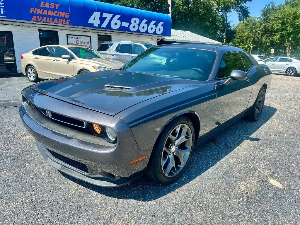 2015 Dodge Challenger SXT Plus's photo
