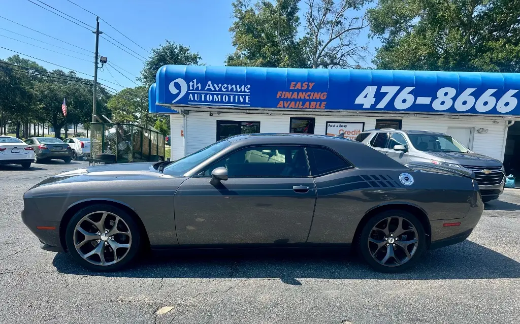 2015 Dodge Challenger SXT Plus photo 3