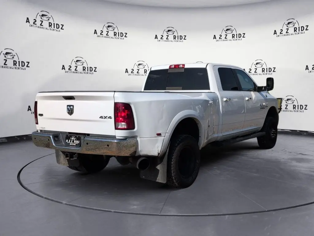 2017 RAM 3500 SLT 4X4 Crew Cab LWB photo 5