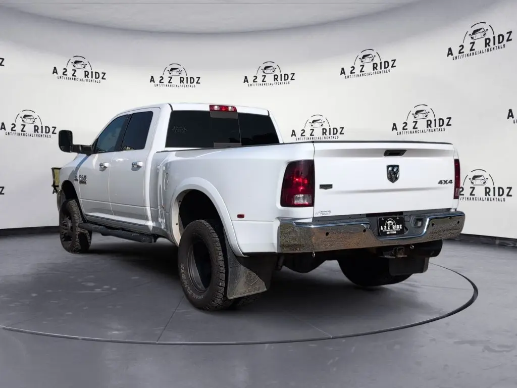 2017 RAM 3500 SLT 4X4 Crew Cab LWB photo 4