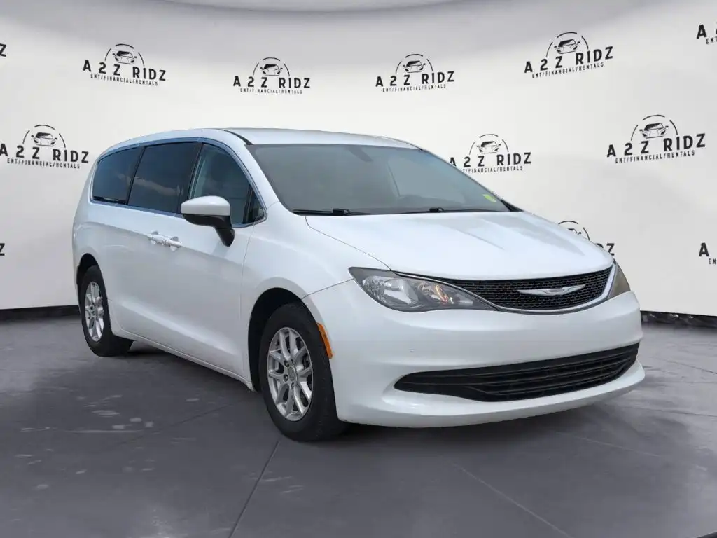 2017 Chrysler Pacifica Touring's photo