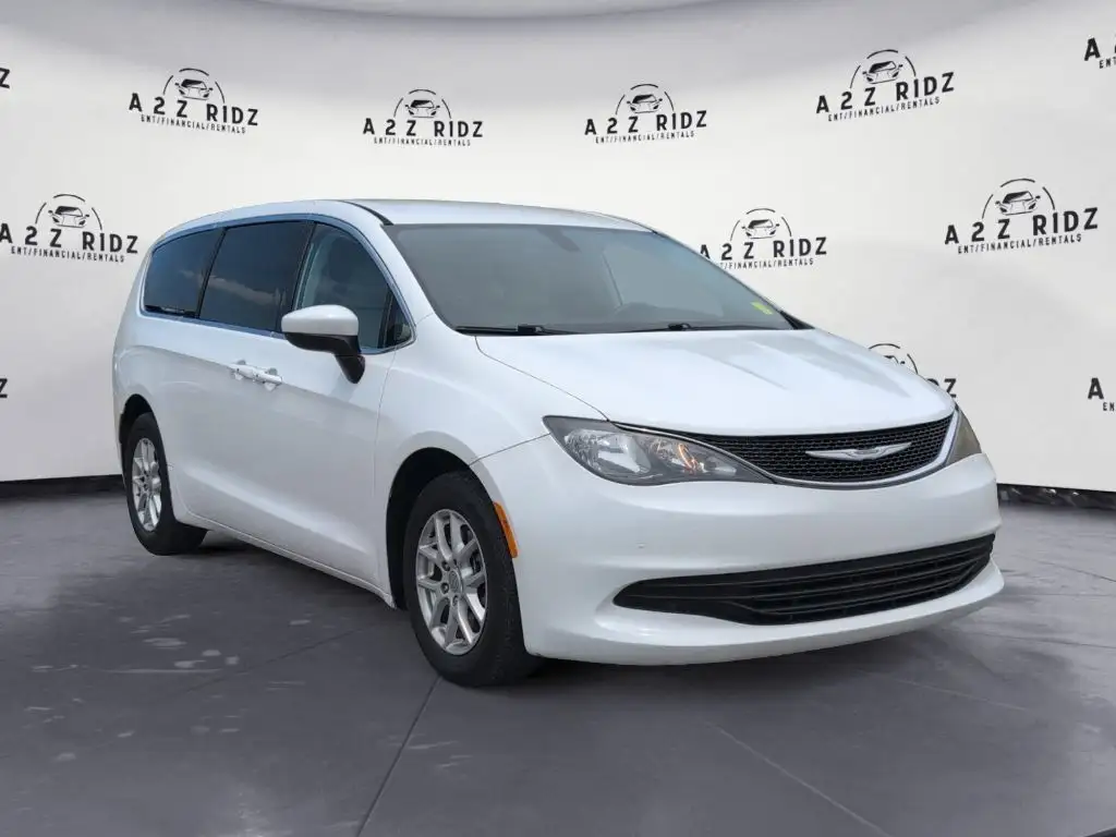 2017 Chrysler Pacifica Touring's photo