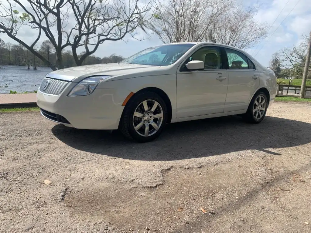 2010 Mercury Milan I4 Premier's photo