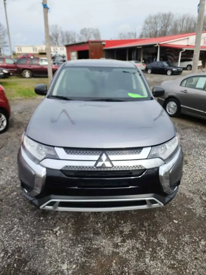 2019 Mitsubishi Outlander ES FWD's photo