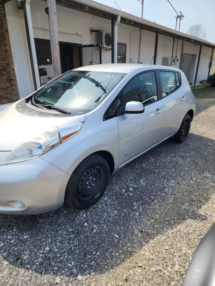 2014 Nissan Leaf S photo 4